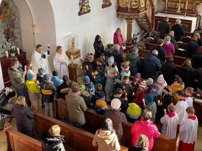 Kerzenbasteln, ewige Anbetung und ein Familiengottesdienst